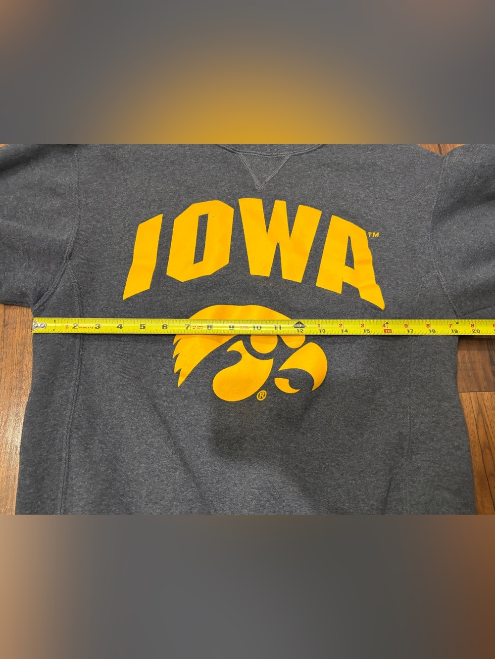 Russell Athletic University of Iowa Hawkeyes Crewneck Sweatshirt Football Fall - Picture 8 of 9